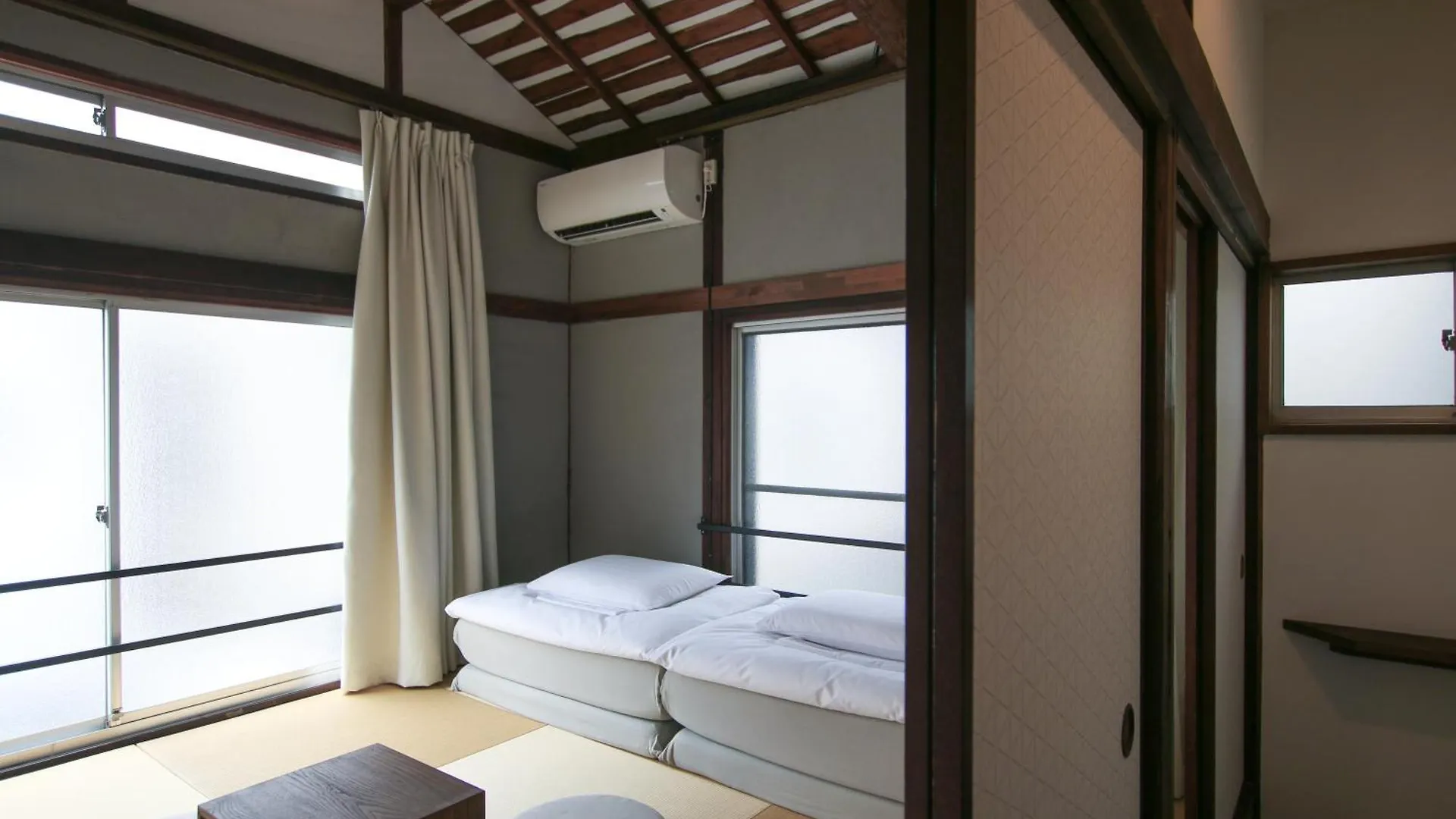 Hanare Tokio 2*,  Japón
